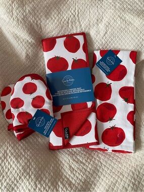 Sur La Table “Tomato” Drying Mat, Mini Oven Mitts and Kitchens Towel Set